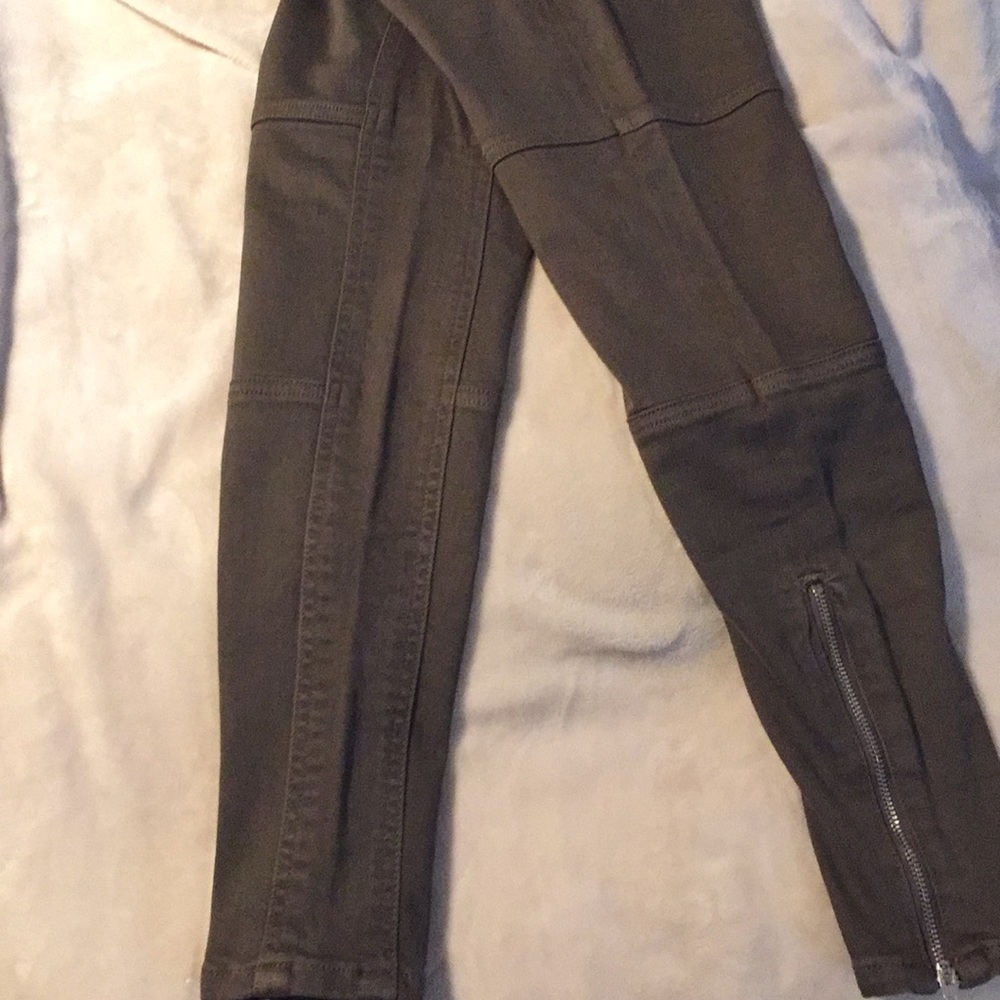 Mid rise skinny riding style pant